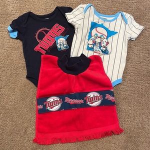 Minnesota Twins 6/9 month bodysuits and bib bundle